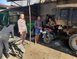 Cuaca Panas Tak Surutkan Semangat, Petugas Polsek Mandor Tetap Laksanakan Patroli Siang Temui Warga
