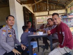 Piket Penjagaan Polsubsektor Jelimpo Laksanakan Patroli Ke Sekitaran Pasar Untuk Memastikan Situasi Kondusif