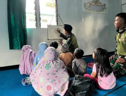 Sentuhan Kasih di Tanah Papua, Satgas Yonif 521/DY Berikan Layanan Mengaji Kepada Anak Anak di Pos Kelila