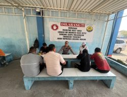 Polantas Polres Gresik Turun ke Jalan, Edukasi Warga di Kawasan Pelabuhan tentang Tertib Berlalu Lintas