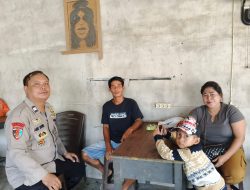 Jalin Kedekatan dengan Warga, Anggota Polsek Sengah Temila Gelar Ngopi Bareng di Warung Pinggir Jalan