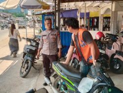 Petugas Polsek Sengah Temila Sambangi Warga, Penjual Buah, dan Tukang Parkir: Wujud Kedekatan Polisi dengan Masyarakat