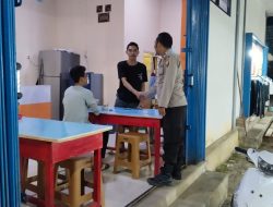 Patroli Malam, Polisi Sambangi Warga di Pasar Malam Untuk Mengajak Tetap Selalu Waspada Dari Tindakan Kejahatan