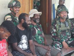 Kepedulian dan Kebersamaan Satgas Yonif 521/DY Anjangsana di Distrik Apalapsili