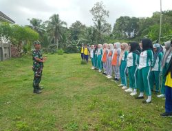 Anggota Koramil 0818/11 Donomulyo Berikan Latihan LBB kepada Siswa SMK Islam Donomulyo dalam Masa Pengenalan Lingkungan Sekolah