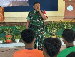 Bangun Karakter Siswa, Danramil 0808/06 Berikan Materi Wasbang Di MPLS SMAN 1 Srengat