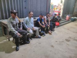 “Sentuhan Humanis Polisi dalam Patroli Malam di Wilayah Air Besar”