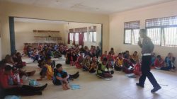 Ps. Kanit Lantas Polsek Mandor Tekankan Bahaya Knalpot Brong dan Narkoba kepada Siswa Baru