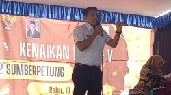 Momen Berkesan Wisuda Siswa Kelas 6 SDN 02 Sumberpetung dihadiri Kepala Desa