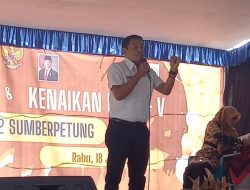 Momen Berkesan Wisuda Siswa Kelas 6 SDN 02 Sumberpetung dihadiri Kepala Desa