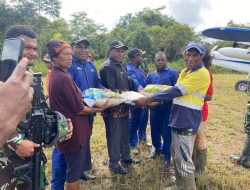 Anggota DPRD Pegunungan Bintang Kunjungi Kampung Denom, Apresiasi TNI dan Rencana Perbaikan Infrastruktur