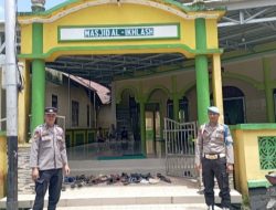 Samapta Polsek Menyuke Lakukan Pengamanan Sholat Pada Hari Jum’at