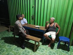 Cegah Kejahatan, Patroli Malam Polsek Air Besar Sambangi Warga dan Pemilik Toko, Begini Respons Mereka