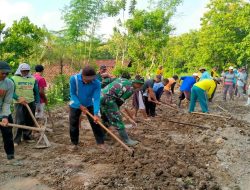 Babinsa Bumiayu Bersama Warga Antusias Gotong Royong Bersihkan Jalan Dusun Banaran