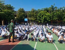 Babinsa Danukusuman Berikan Latihan PBB Kepada Siswa Baru SMKN 3 Surakarta