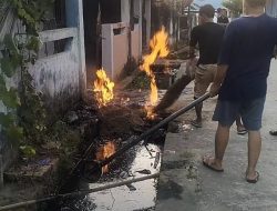 Kebocoran Pipa Gas Alam Yang Menyemburkan Api Membuat Warga Panik