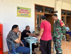 Babinsa Kalitengah Bersama Tiga Pilar Dampingi Penyaluran Bantuan Pangan Beras Bulog Untuk 502 Warga
