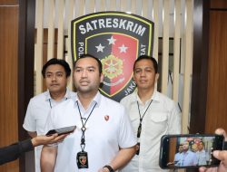 Polres Metro Jakbar Bongkar Sindikat Perdagangan Oli Palsu di Jakarta Barat 3 Pelaku dan Puluhan Botol Oli Palsu Diamankan