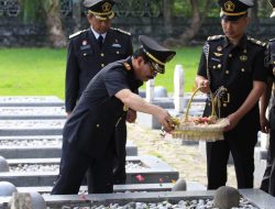 Jelang Hari Pengayoman Ke 80 Kemenkum Aceh Tabut Bunga di TMP Banda Aceh
