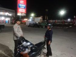 Patroli Malam Hari Polsek Ngabang Di Areal Pertokoan Untuk Menekan Aksi Kriminalitas