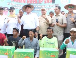 Kapolres Banyuasin Dampingi Bupati Panen Raya IP 200 di Karang Agung Ilir