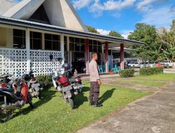 Pastikan Ibadah Misa Minggu Berjalan Aman dan Khidmat, Polsek Menjalin gelar pengamanan dan Pengaturan
