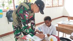 Satgas Yonif 131/Brajasakti Membantu Memajukan Pendidikan di Perbatasan Papua