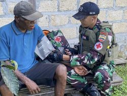 Berbagi Kasih Melalui Pelayanan Kesehatan Gratis di Perbatasan Papua Oleh Satgas Yonif 131/Brajasakti