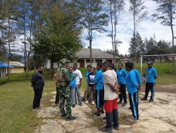 Satgas TNI Latih PBB Siswa SMA Negeri 1 Ilaga Jelang Lomba Gerak Jalan HUT RI ke-80: Semangat Nasionalisme Menggema di Pegunungan Puncak