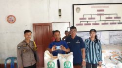 Bhabinkamtibmas Lakukan Pengecekan penyaluran bantuan pangan berupa beras di Desa Ongkol Padang