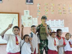 Satgas Yonif 131/Brajasakti Hadirkan Keceriaan Bagi Anak-Anak di Perbatasan Papua