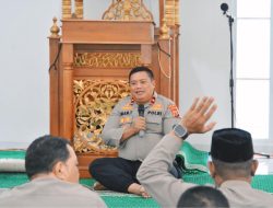 Wakapolda Maluku Mengajak Aggota Untuk Memakmurkan Mesjid pada Kegiatan Binrohtal Bersama Personel Muslim Polda Maluku