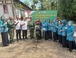 Satgas TMMD Hijaukan Desa Sarimulyo, Tanam 100 Bibit Buah Demi Ketahanan Pangan
