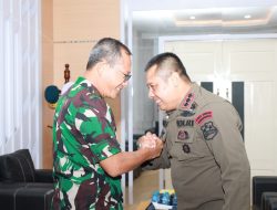 Perkuat Sinergi TNI-Polri, Danlantamal XIV Sambut Hangat Kunjungan Danmen II Pelopor Pas Brimob III