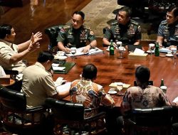 Presiden Prabowo Subianto Pimpin Rapat Bersama Pimpinan Tinggi TNI dan Beberapa Menteri Kabinet Merah Putih