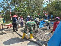 Gotong Royong Tanpa Batas: Ibu-Ibu di Sarimulyo Turut Andil Sukseskan TMMD Boyolali