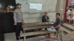 Patroli Malam Temui Warga Sedang Santai, Ini Pesan Humanis Polisi Kepada Warganya