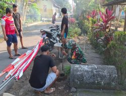 Pasang Bendera Dan Kerja Bhakti, Babinsa Dan Warga Gandusari Sambut HUT RI Ke 80
