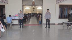 Polsek Menyuke Berikan Pengamanan Ibadah Misa Pada Hari Minggu Biasa