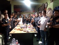 Pimpinan Pusat Menyerahkan Surat Tugas Dan KTA ke Kabiro Balik Papan