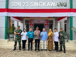 Dekat dengan Anak-anak, Kapolres Singkawang Pantau Langsung Program Makan Bergizi Gratis di SDN 23