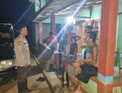 Patroli Malam Hari, Petugas Polsek Menjalin Sambangi Masyarakat Sampaikan Kamtibmas