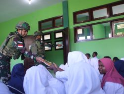 Anak Papua Cerdas, Satgas Yonif 521/DY Berikan Buku dan Alat Tulis Meningkatkan Minat Baca Anak-Anak di Papua