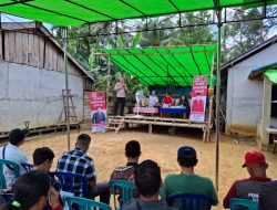 Kapolsek Sengah Temila Hadiri Kegiatan Reses Anggota Komisi XII DPR RI di Desa Senakin