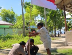Polresta Sorong Kota Semarakkan HUT RI ke-80 dengan Bendera dan Perpustakaan Terapung di Pulau Raam