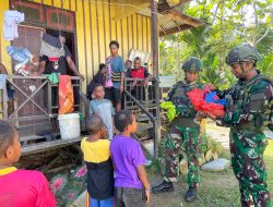 Perkokoh tali asih Satgas Pamtas Kewilayahan RI-PNG Yonif 521/DY Pembinaan teritorial di Distrik Benawa