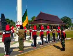 Jelang HUT RI Ke-80, TNI-Polri Matangkan Latihan Pasukan Pengibar Bendera Pusaka Kabupaten Blitar