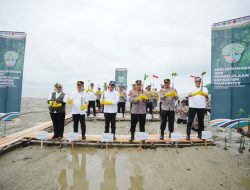 Kapolri dan Menteri LHK Tanam Mangrove di Mempawah, Dukung Pemulihan Ekosistem Pesisir