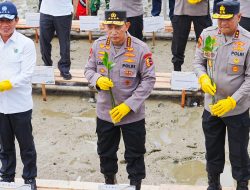 Tanam Mangrove di Kalbar, Kapolri: Jaga Lingkungan untuk Masa Depan Anak-Cucu Kita