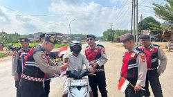Sat Samapta Polres Banyuasin Pasang Bendera Merah Putih di Kendaraan Sambut HUT RI Ke-80